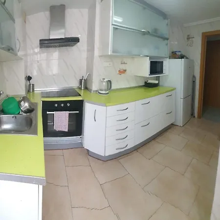 Kwatera prywatna Tranquila, Centrica Y Luminosa De Matrimonio En Vivienda Compartida *