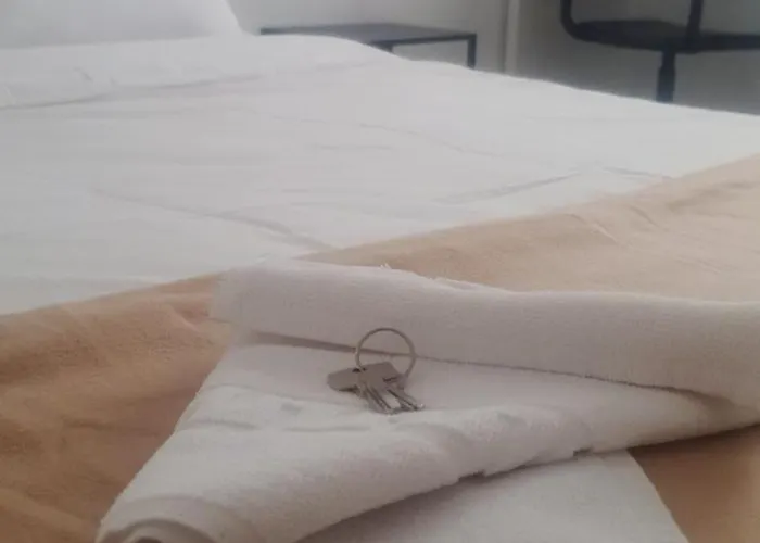 Kwatera prywatna Tranquila, Centrica Y Luminosa De Matrimonio En Vivienda Compartida Walencja
